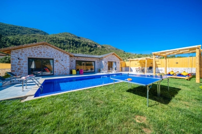 Villa Ediz, Geniş Bahçeli, Muhafazakar Villa