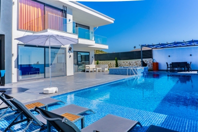 Villa Şira, Jakuzili kiralık villa