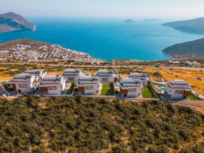 Villa Kalkan Topaz, doğa içerisinde, deniz manzaralı, merkeze yakın, özel havuzlu, bahçeli, 8 kişilik villa