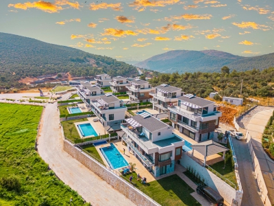 Villa Kalkan Kuvars, doğa içerisinde, deniz manzaralı, merkeze yakın, özel havuzlu, bahçeli, 8 kişilik villa