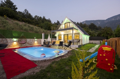 Villa Elmadibi, Jakuzili kiralık villa