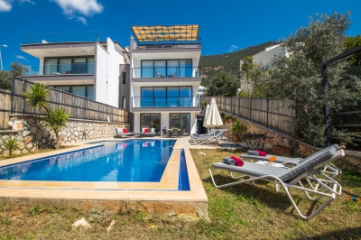 Villa Arges , doğa içerisinde, deniz manzaralı , geniş bahçeli 8 kişilik kiralık villa