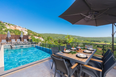 Villa Heri, doğa içerisinde, modern dizayn edilmiş, 6 kişilik villa