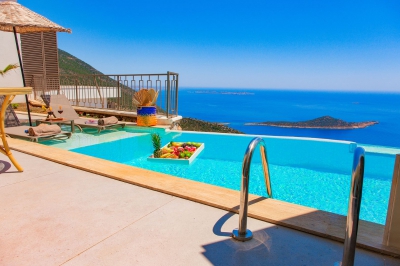 Villa Pal, doğa içerisinde , özel havuzlu, deniz manzaralı, 2 kişilik balayı villası