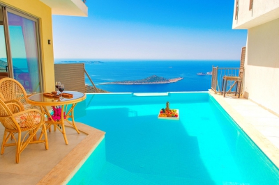 Villa Solly, doğa içerisinde, deniz manzaralı, özel havuzlu, 2 kişilik  balayı villası
