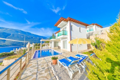 Villa James 3, Korunaklı Havuz alanlı, Deniz Manzaralı Yazlık Villa