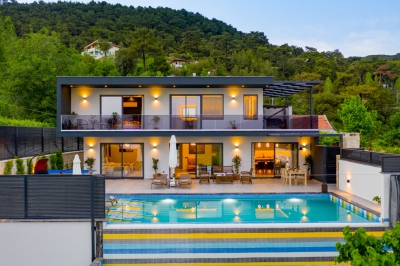 Villa Best Kuzey, Korunaklı havuz alanlı ve sinema odalı yazlık villa