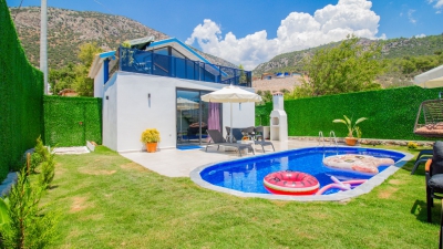 Villa The Brother's , doğa içerisinde, muhafazakar, özel havuzlu, bahçeli, 4 kişilik kiralık villa