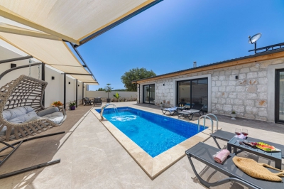 Villa Yıldız Bayındır, doğa içerisinde, muhafazakar, geniş bahçeli, 4 kişilik kiralık villa